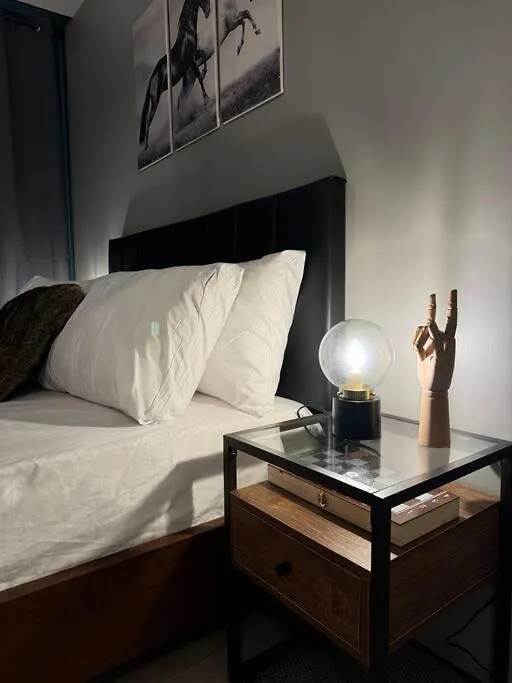 아파트 One Uptown Stylish Retro Suite 마닐라