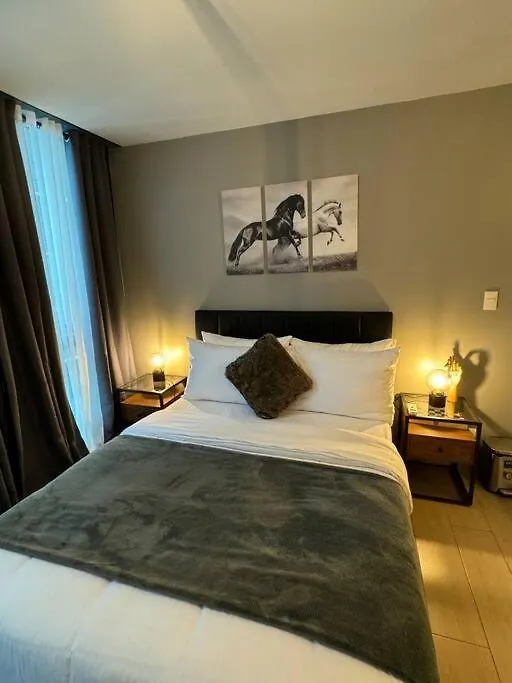 One Uptown Stylish Retro Suite 마닐라 필리핀