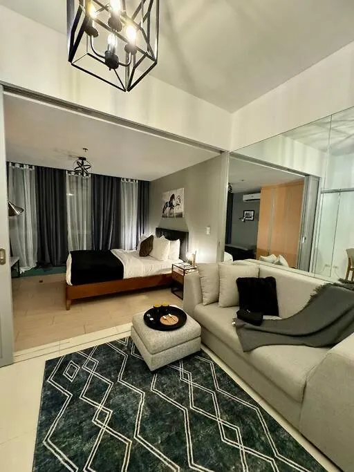 아파트 One Uptown Stylish Retro Suite 마닐라